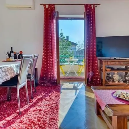 Cozy Flat In Near Center Zara