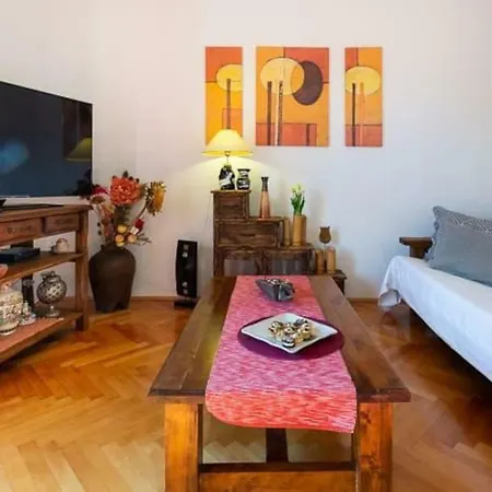 Cozy Flat In Near Center Zadar